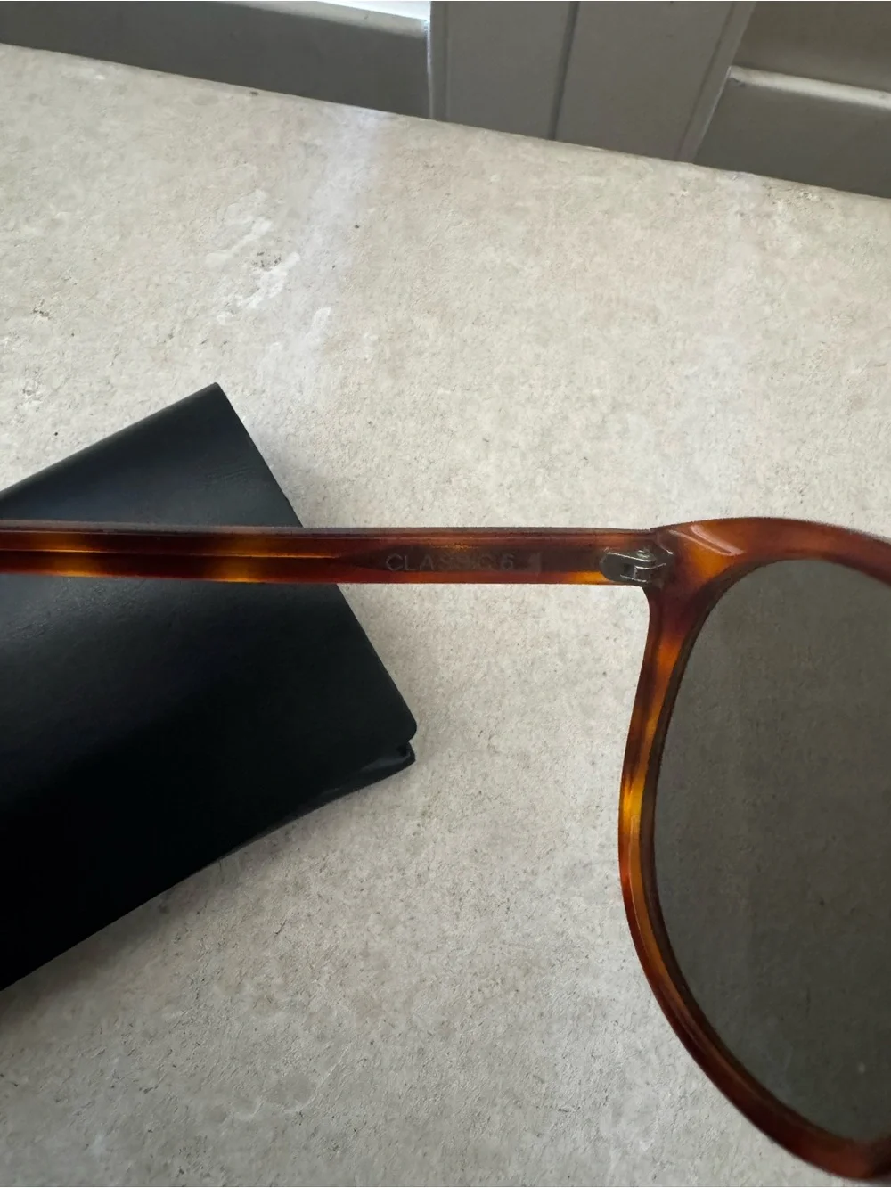 Saint Laurent classic round